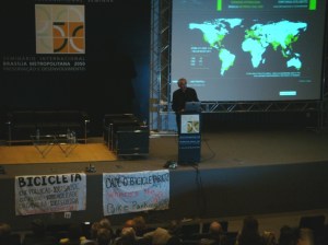 dsc00520_28-04-2010_faixa_cade-bicicletario_museu-republica_seminario_edit