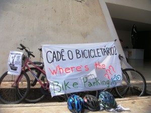 dsc08302_23-03-2010_museurepublica_aliancacapitais_mobilidade_faixa-bicicletada_cade-bicicletario_edit