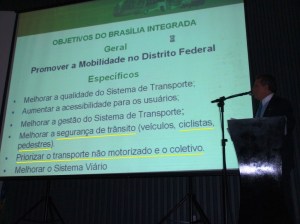 dsc08315_bsb_23marco2010_aliancacapitais_mobilidade_apresentacaofraga_transportedf_objetivos_edit2