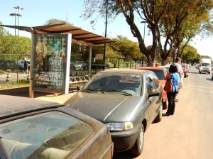 dscn9998_11-07-2016_asasul_scs_hospital-sarah_carros_ponto-onibus_edit