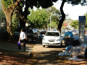 dscn9127_13-10-2015_asasul_w3_705s_calcada_carros_pedestre_selecao_edit