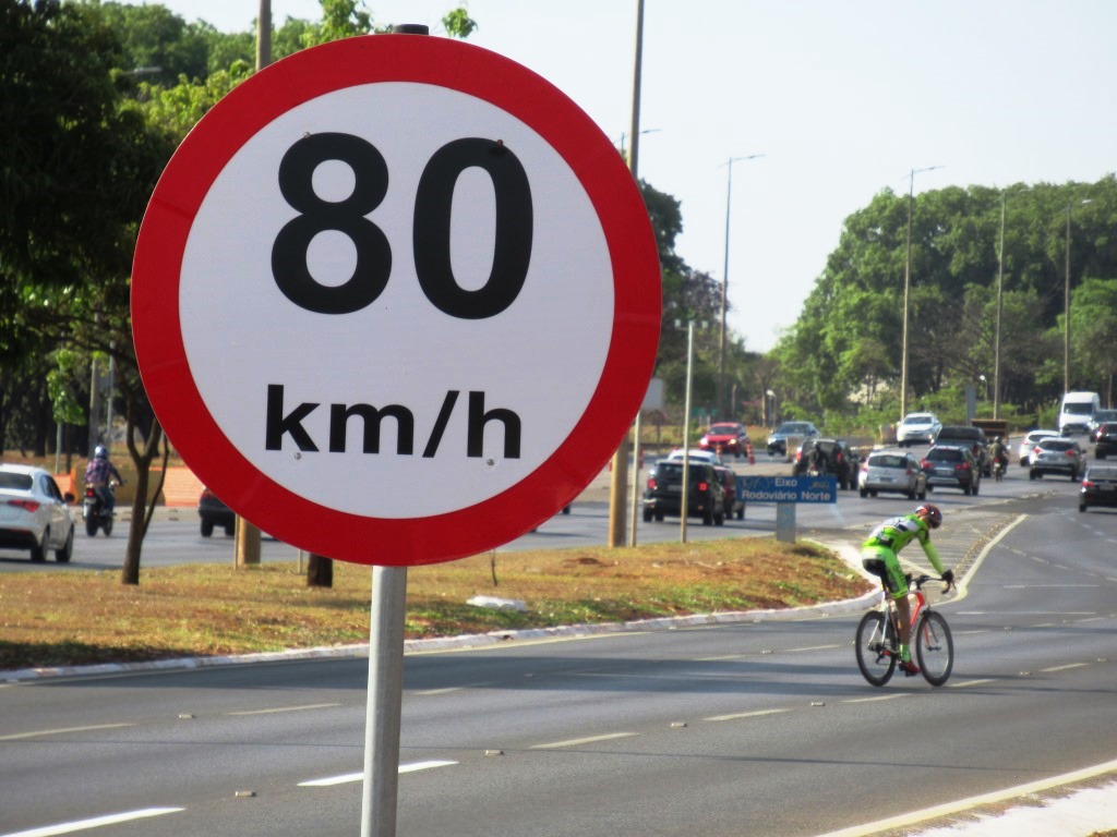 IMG_4423_04-10-2019_Eixao_TTN_Carros_Bicicleta_Placa Velocidade_80 kmh_SELECAO_edit